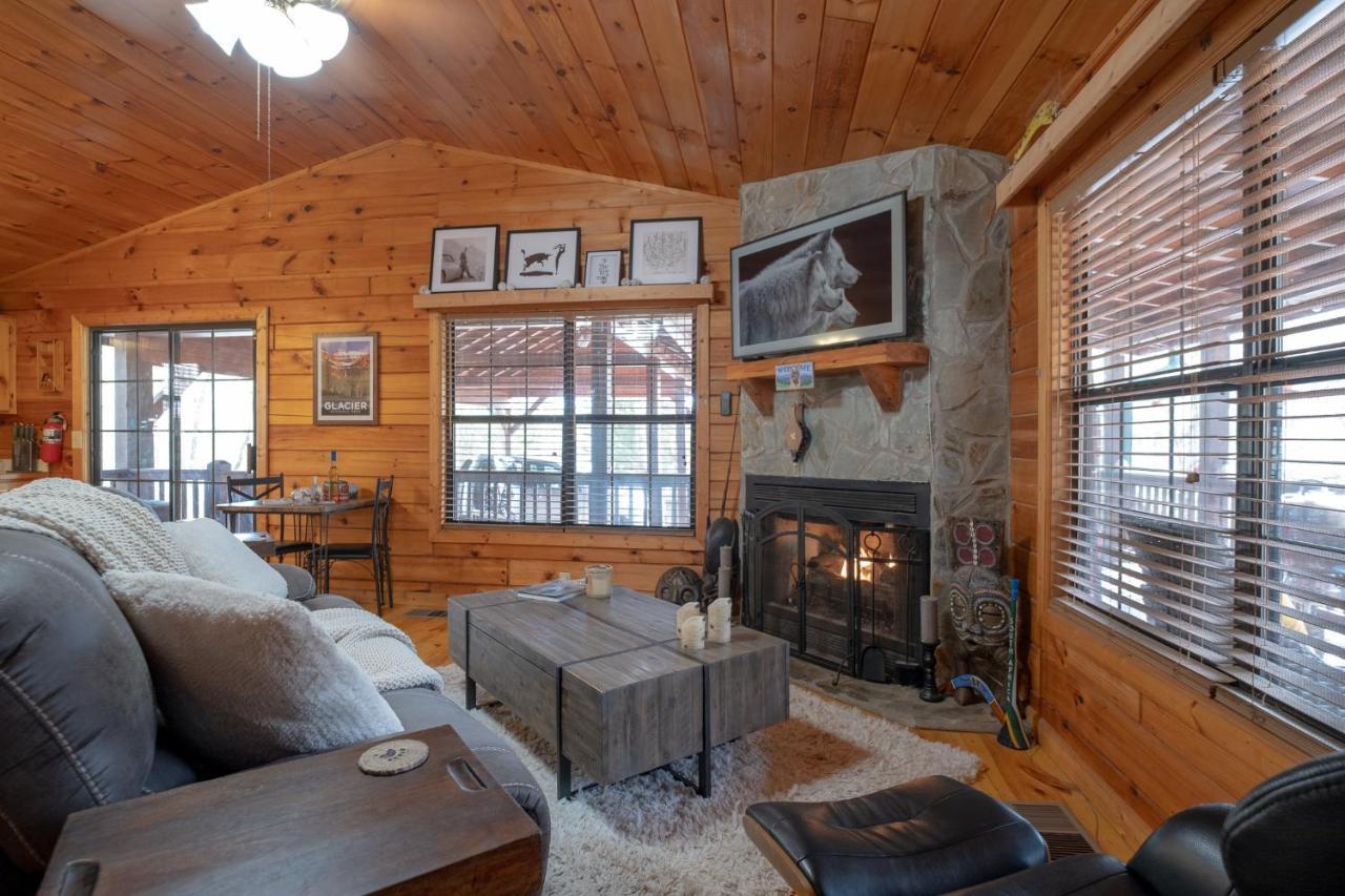 Вилла Three Dog Night - Pet-Friendly Cabin With Hot Tub Блу-Ридж Экстерьер фото