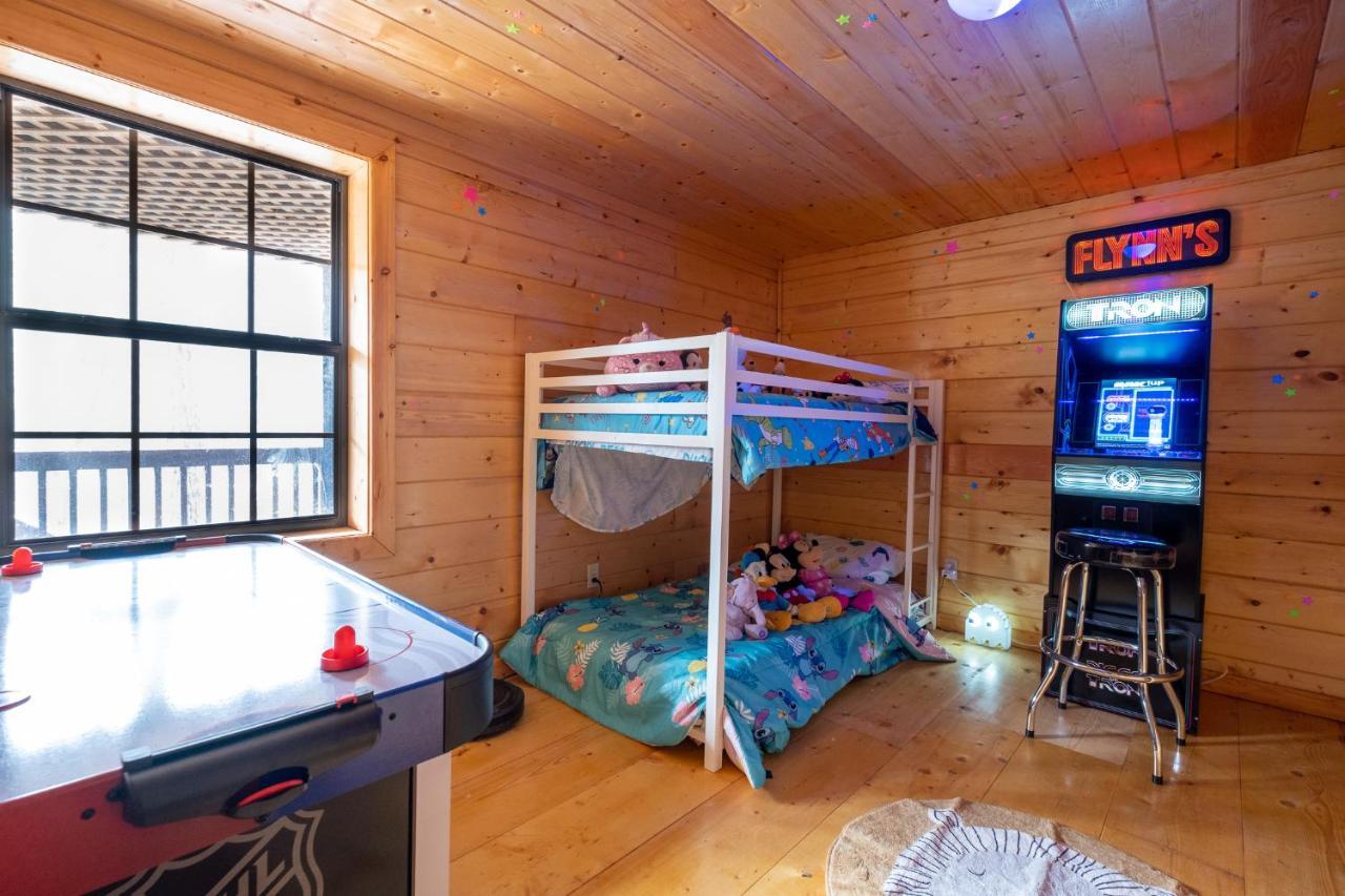 Вилла Three Dog Night - Pet-Friendly Cabin With Hot Tub Блу-Ридж Экстерьер фото